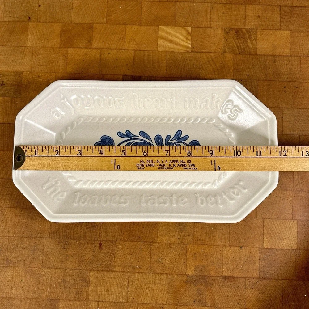 Pfaltzgraff Yorktowne Bread Tray 